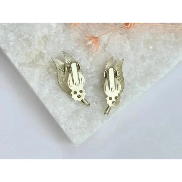 Vintage Gold Toned Layered Leaf / Foliage Shaped 80's Clip On Stud Earrings - Picture 4 of 7